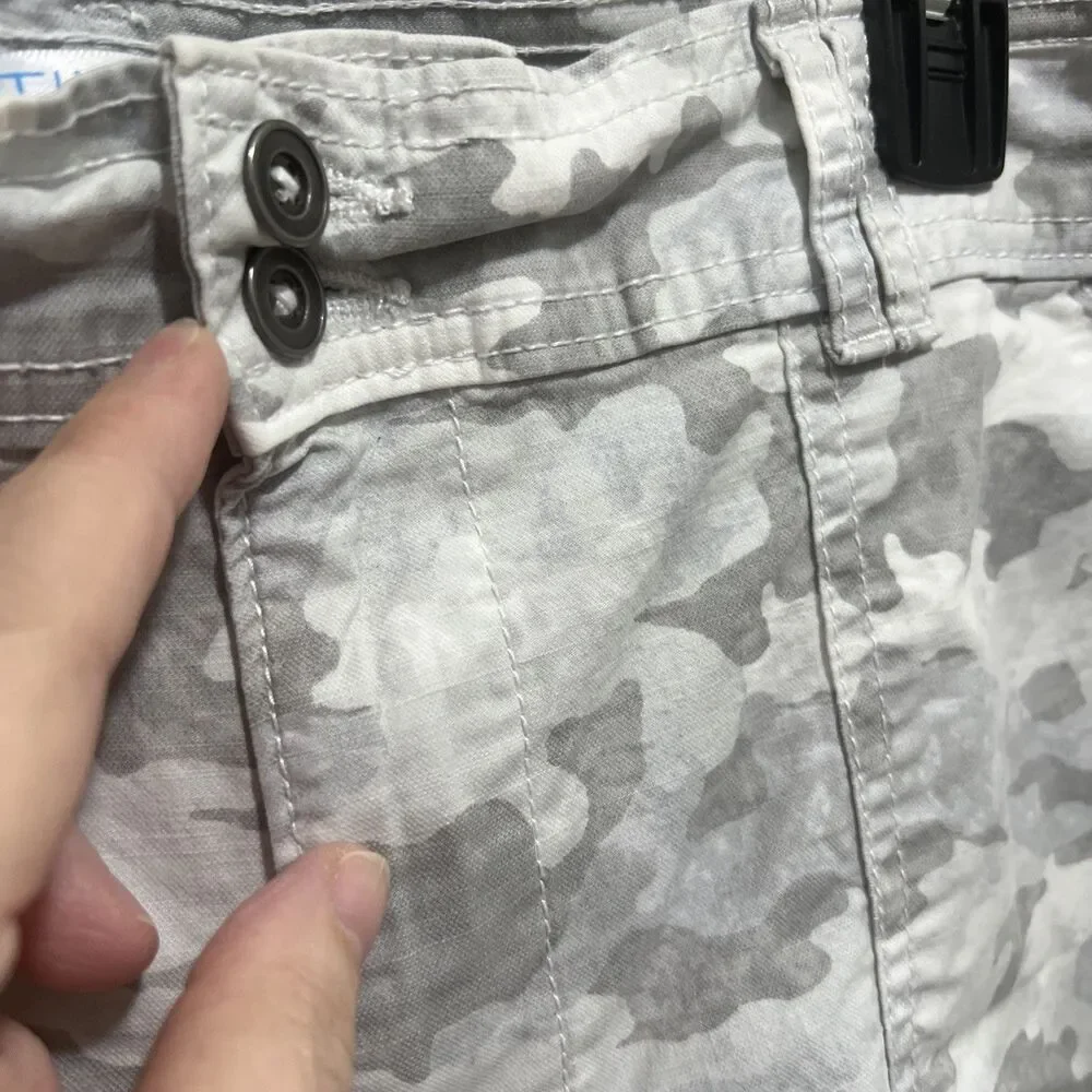 Time and Tru Mid-Rise Gray Camouflage Shorts Elastic Waistband Size 16 Preowned